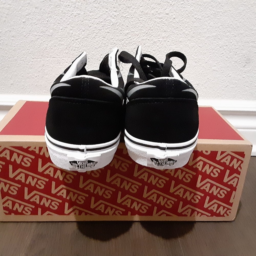 Vans - Picture 4 of 4